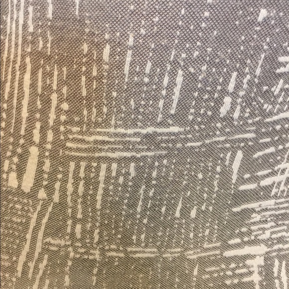 LuLaRoe shirt size M. Light grey with white - Picture 3 of 4